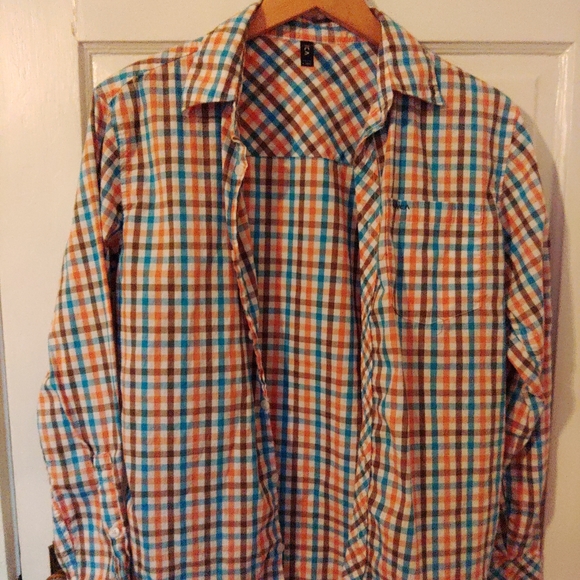 Rvca button down x small. orange blue and brownish where the 2 colors meet. - Picture 5 of 5